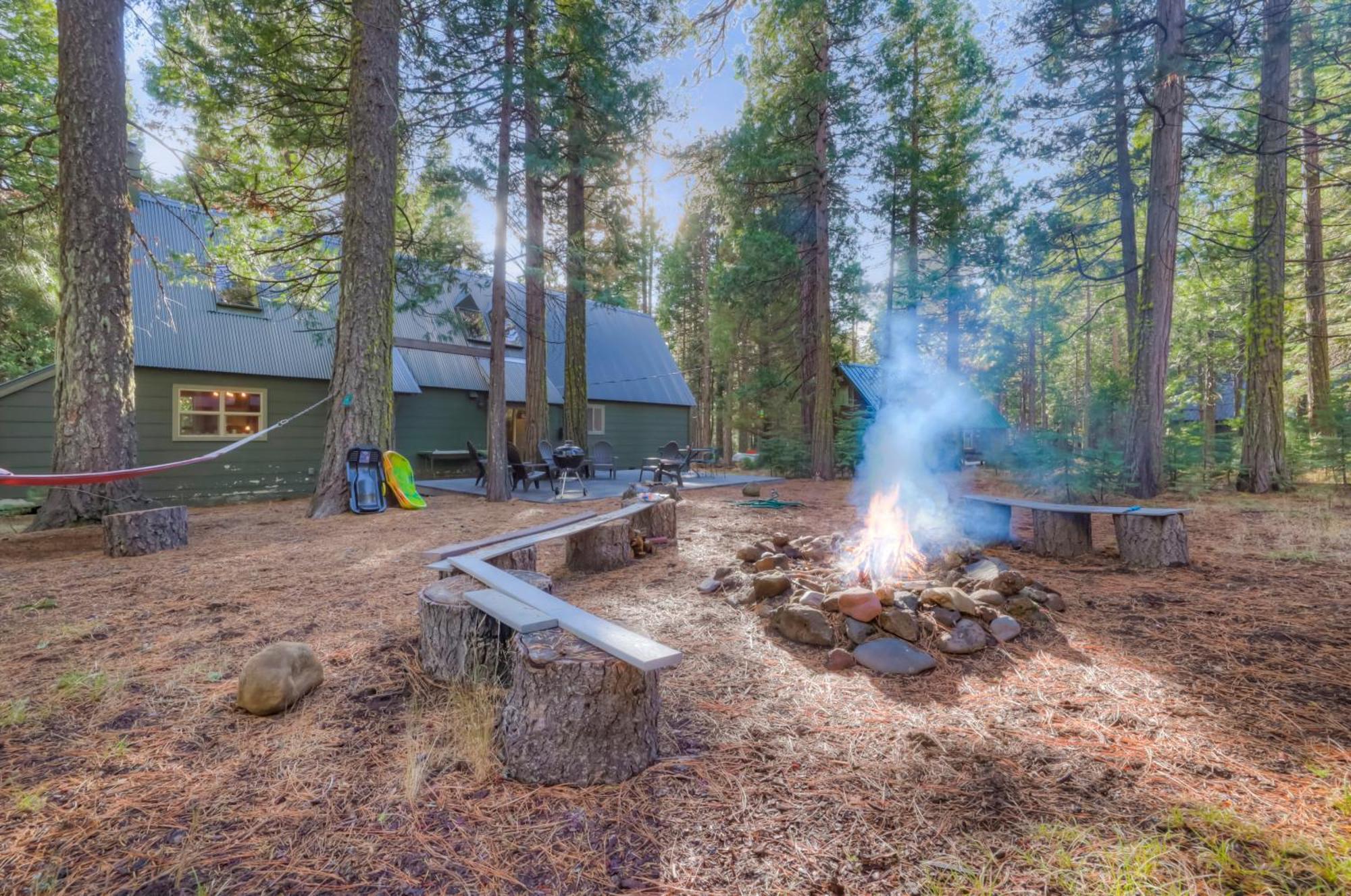 Spacious Classic Cabin Retreat- Near Lassen Mill Creek エクステリア 写真